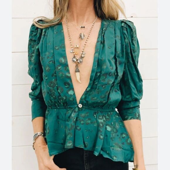 Free people Jen’s Pirate booty green leopard print high low top size small - Picture 1 of 7